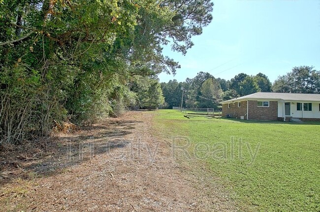 Building Photo - 208 Brooks Rd