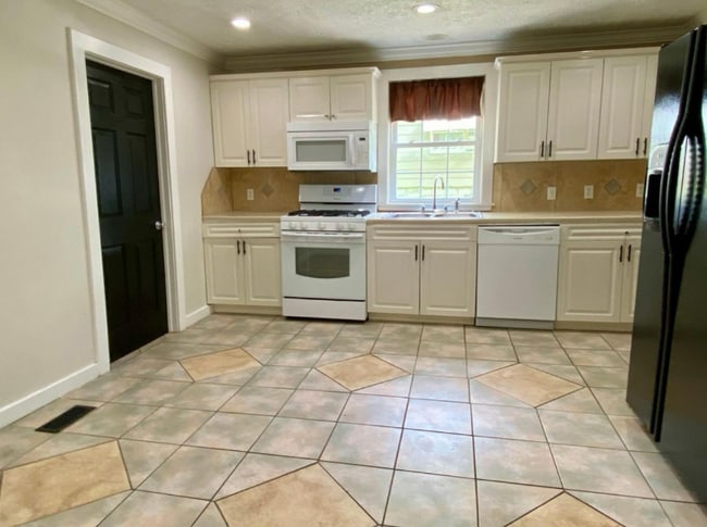 Photo - 403 E Walnut St