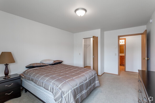 2BR, 2BA - 1,102SF