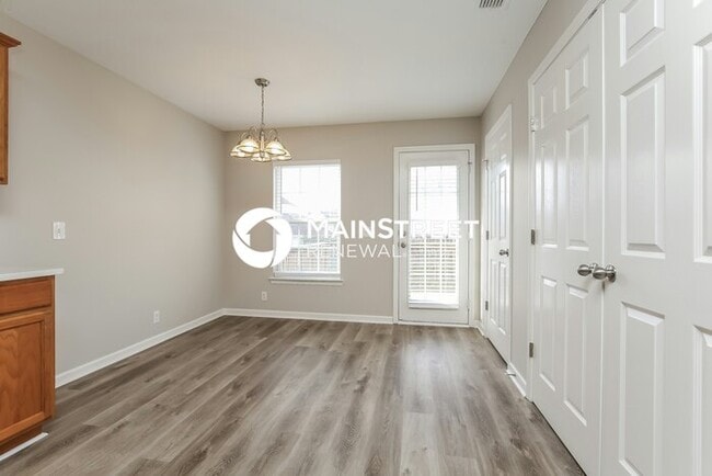 Photo - 3 Bedroom Pet-Friendly Home in La Vergne, TN with Main Street Renewal