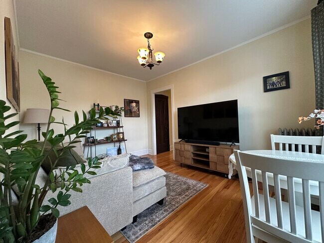 Photo - 4614 N Sacramento Ave Unidad 3