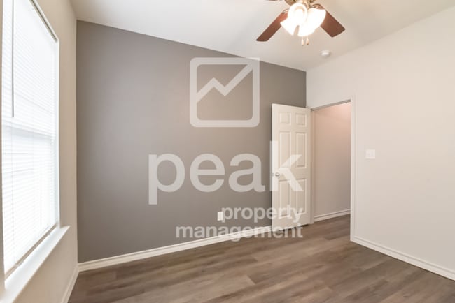 Photo - $1475! 2Bed/1.5bath Duplex Available for R...