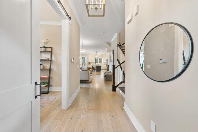 954 W 1st Ave