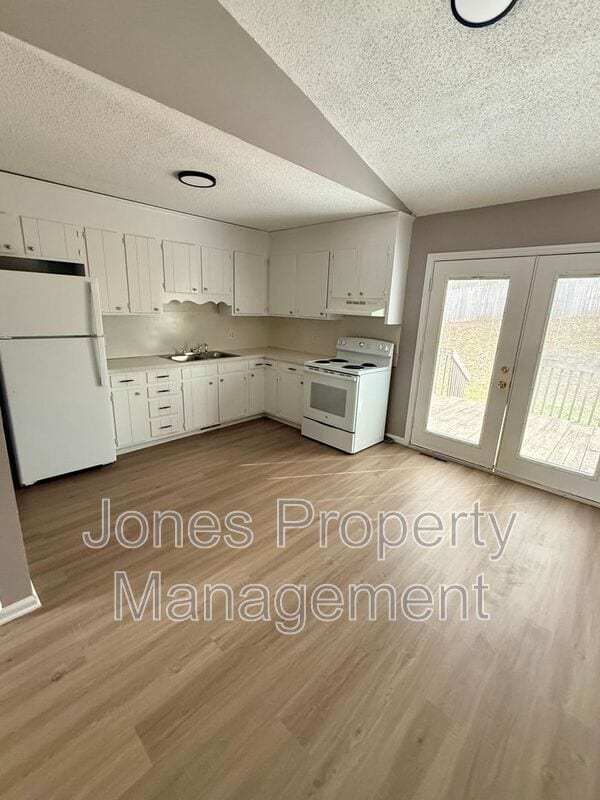 Photo - 499 S Bostian St
