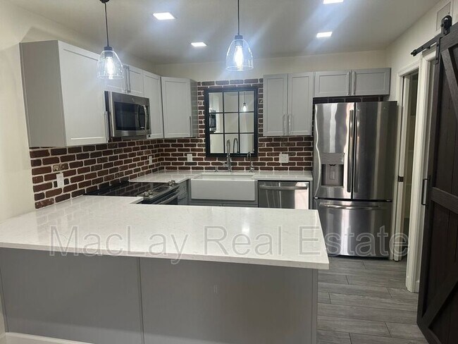 Photo - 2118 E Center Ln