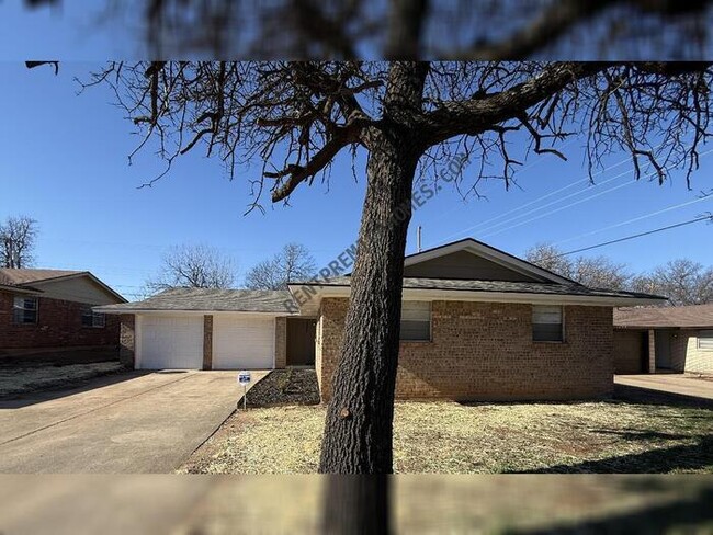 Building Photo - 1425 Marydale Ave