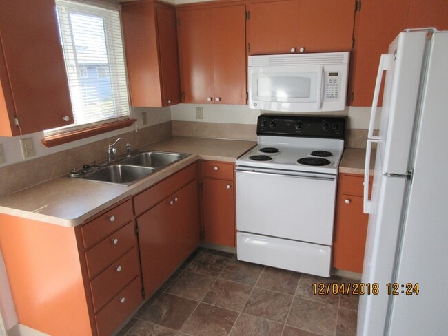 Photo - (917) 27th Street Duplex - 2 Bedroom / 1 Bathroom - Albany Duplex ***PET FRIENDLY Unit 1373 (P)