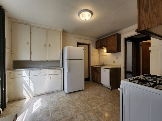 Building Photo - 10 S Orchard St Unit #1
