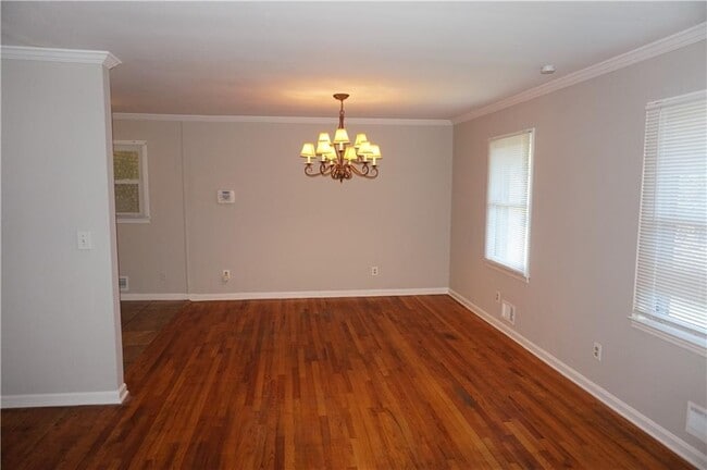 Photo - 2477 Creekview Dr SW