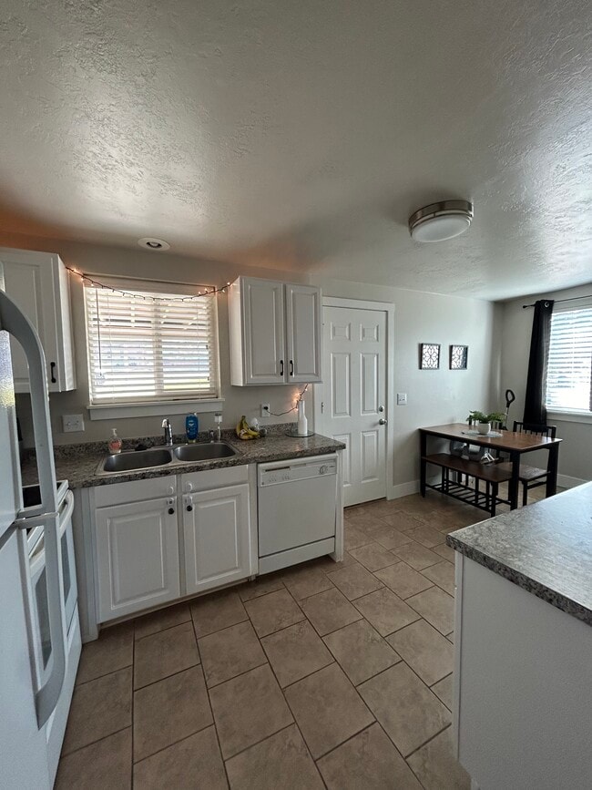 Photo - 4082 Liberty Ave