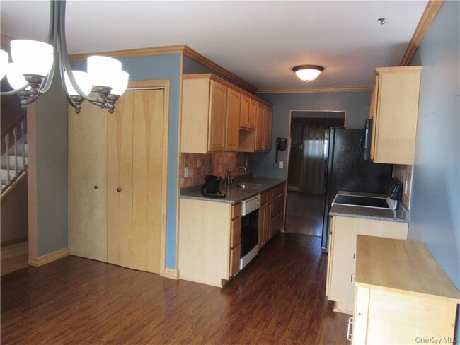 Photo - 105 Sarah Ln