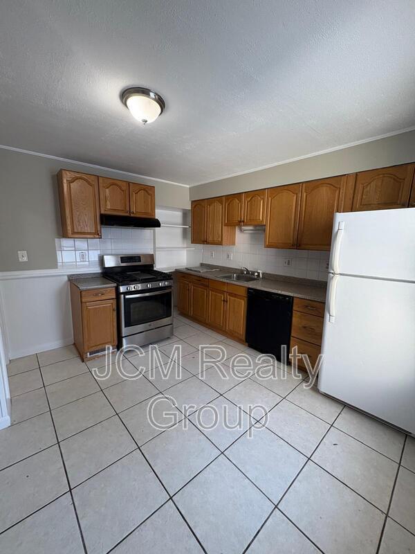 Building Photo - 40 Hurd St Unit 2 / 2nd Floor Rental