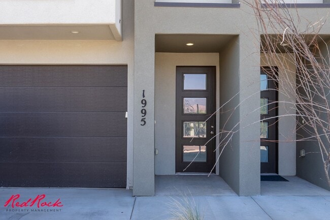 Building Photo - Stunning Dog Friendly 4 Bedroom 2.5 Bath T... Rental