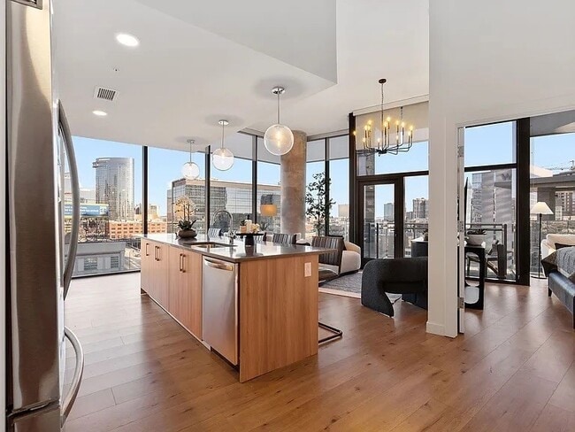 Building Photo - 1212 Demonbreun St Unit 615