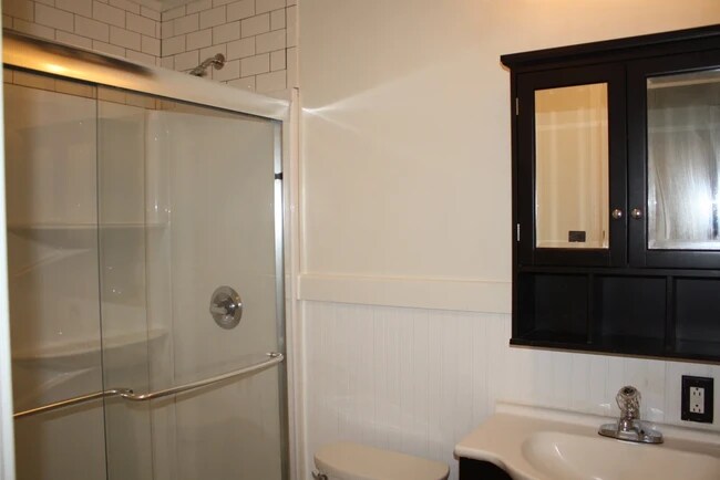 Photo - 221 E 10th St