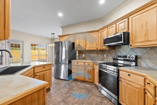 Photo - 1445 Champions Dr