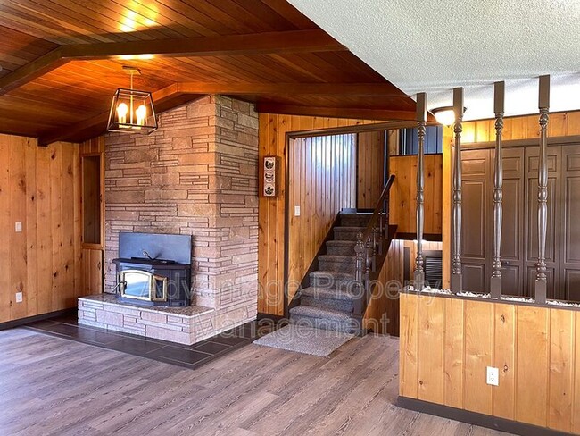 Photo - 1410 SE Powell Way