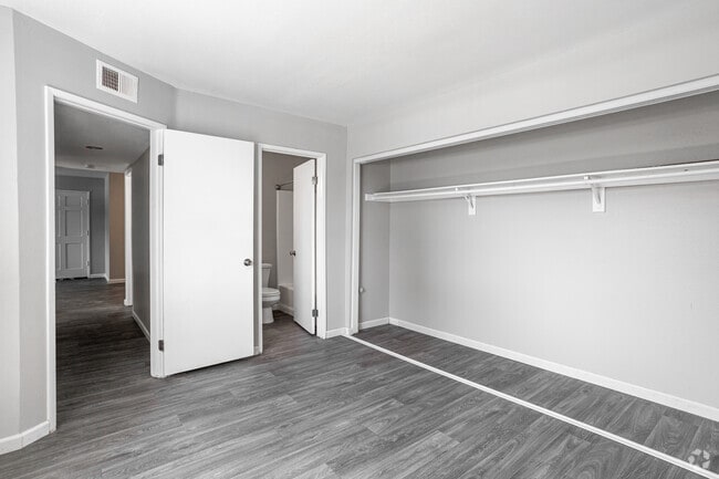 2HAB, 2BA - 870 ft² - Lincoln Park Apartments