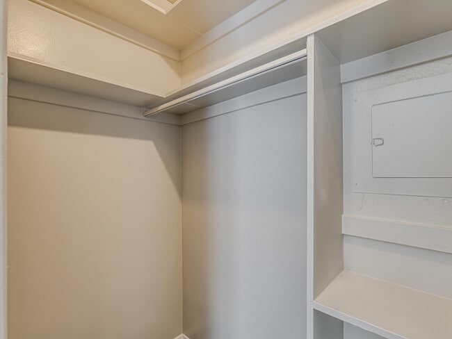 Sandhills - Walk-in Closet