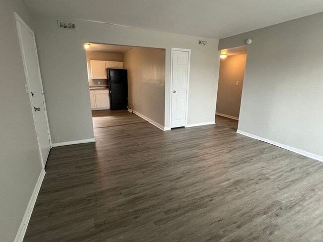 Photo - East Ridge Apartments - Remodeled 2 bedroom unit w/ Balcony Unidad 2304 N Ritter Ave- 12
