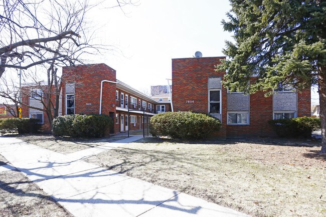 Photo - 7806-7812 S Troy