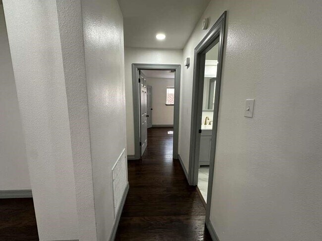 Photo - 5850 Paisley St