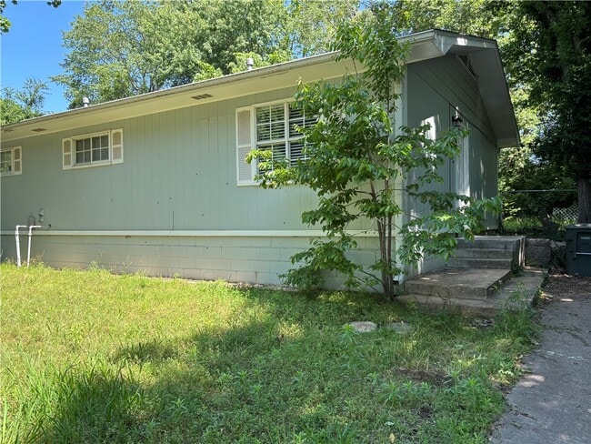Building Photo - 6450 Nicole Ln