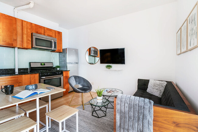 Building Photo - 122 E 102nd St Rental