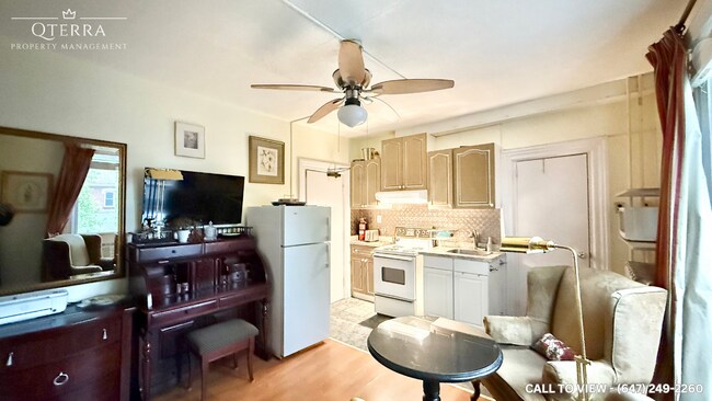 Photo - 4-50 Nelson St W