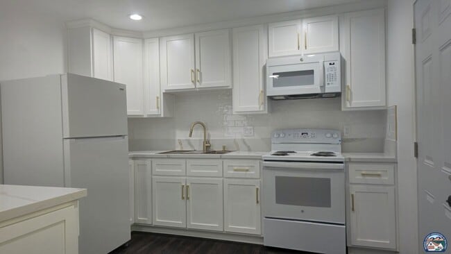 696 Yucca Dr Unit 2