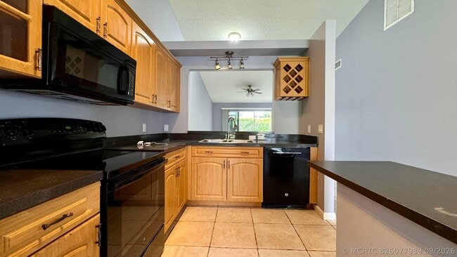1290 Riverside Cir
