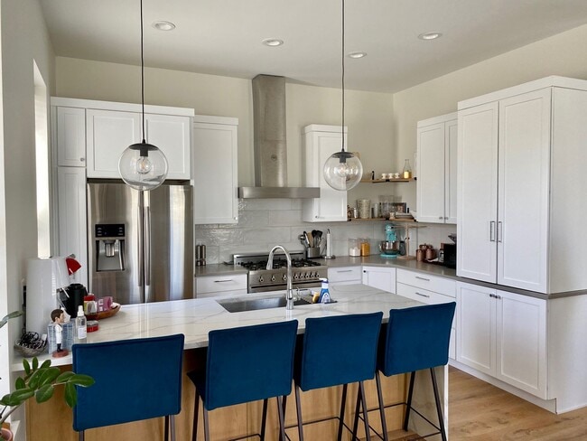 Photo - Luxury 5 Bedroom Townhouse