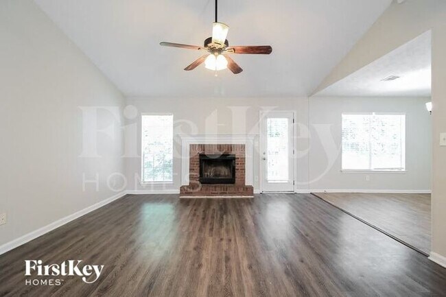 Photo - 1417 Oak Knoll Dr NE