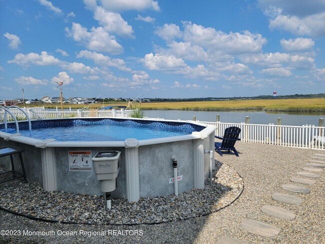 Photo - 387 Kingfisher Rd