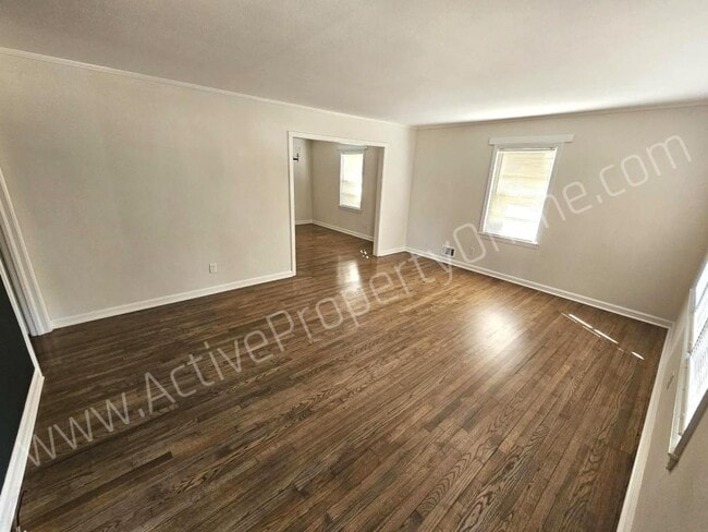 Photo - 777 Windsor Rd