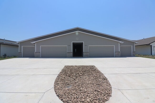 Building Photo - 5293 N Toben Ct