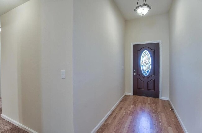 Photo - 6811 Donerail Trail