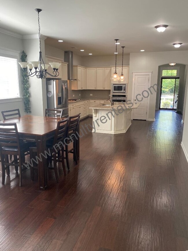 Photo - 4221 Courtly Ln
