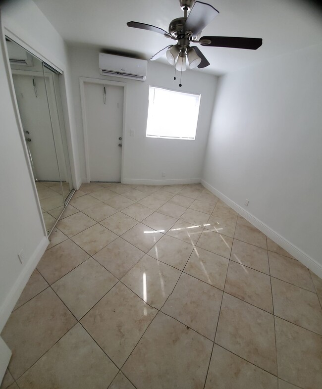 Photo - 215 SW 16th St Unit 4