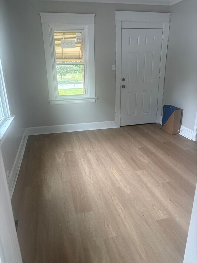 Photo - Single Cleveland East Side Section 8/Cash Pay