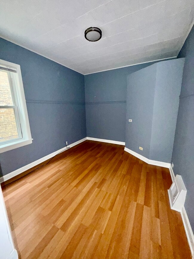 Photo - 1741 N Mayfield Ave Unit 1