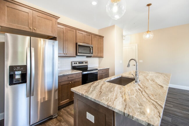 Building Photo - 502 Edgewater Cir Unit G Rental