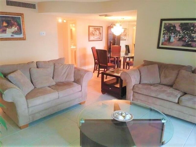 Photo - 100 Golden Isles Dr Unidad 511