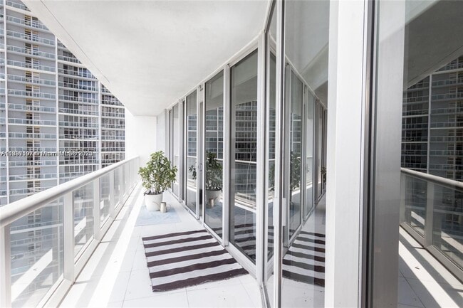 Photo - 465 Brickell Ave