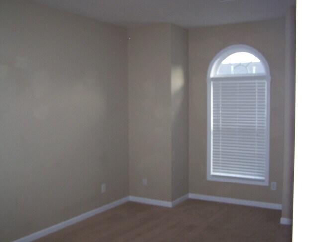 Photo - 2 bed, 2 bath, 2 car garage, ranch style townhouse in N. Knoxville