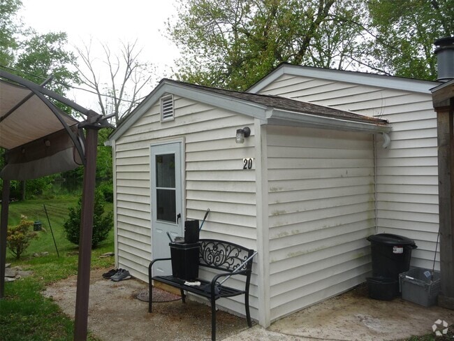 Building Photo - 20 Shadowmere Rd Rental