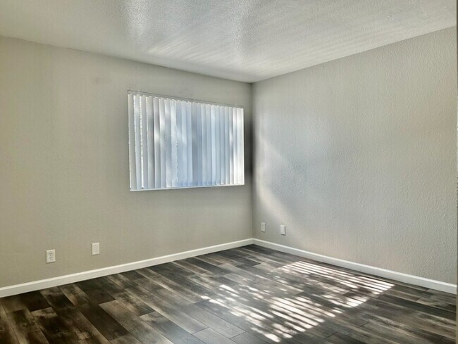 Photo - 1553 W Mercer Ln