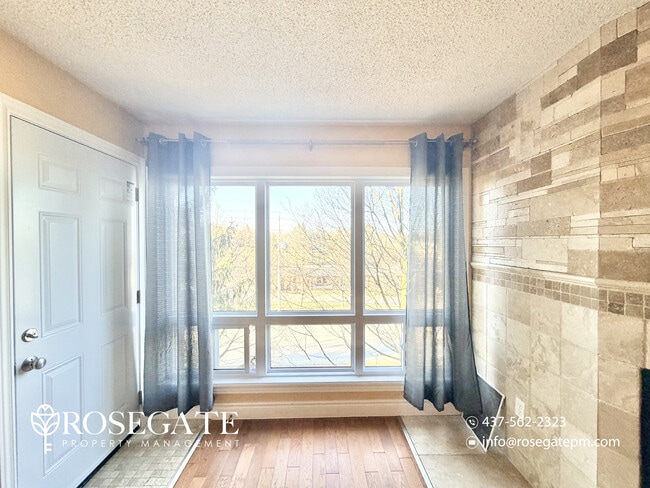 Photo - Spacious 3-Bedroom Condo with Parking & Stainless Steel Appliances – Kitchener Unité 317