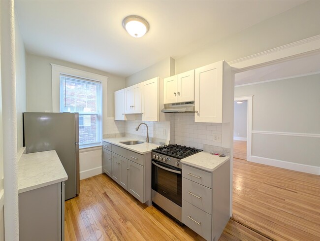 Building Photo - 154 Summer St Unit 1