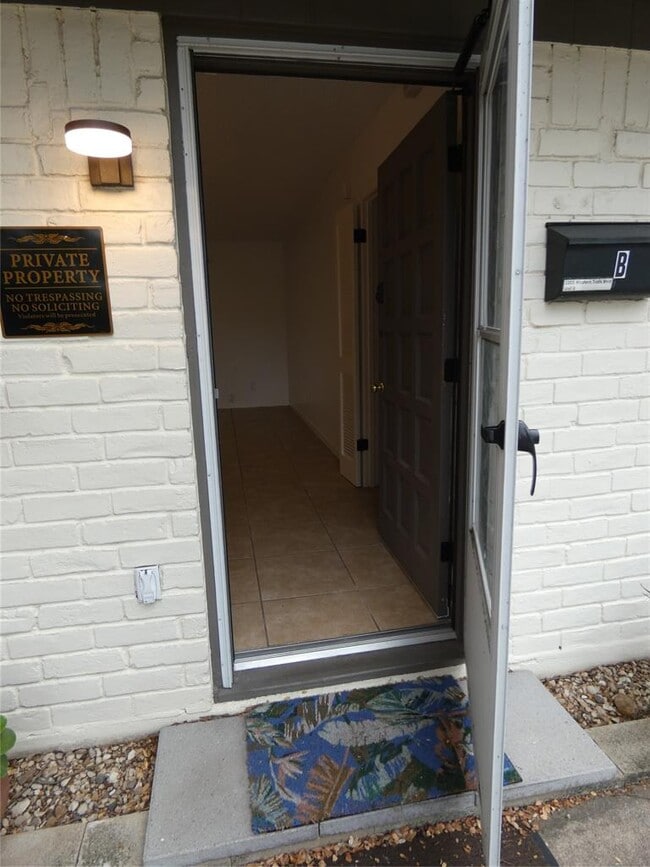 Photo - 2203 Western Trails Blvd